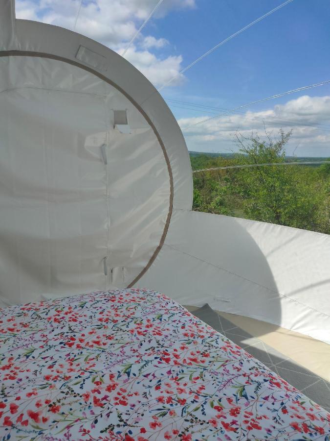 Cele Bulles Etoilees Hotell Brengues Exteriör bild