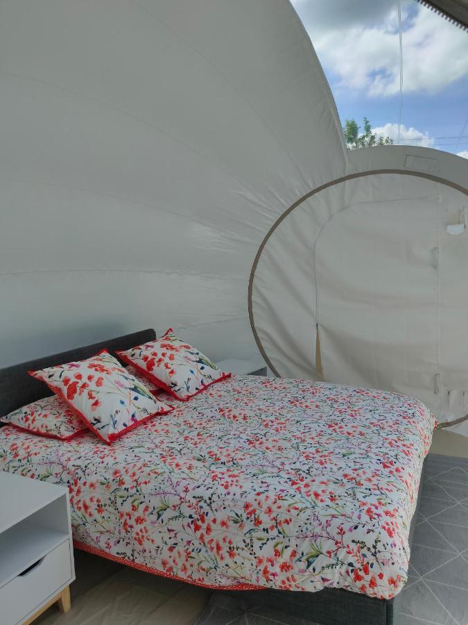 Cele Bulles Etoilees Hotell Brengues Exteriör bild